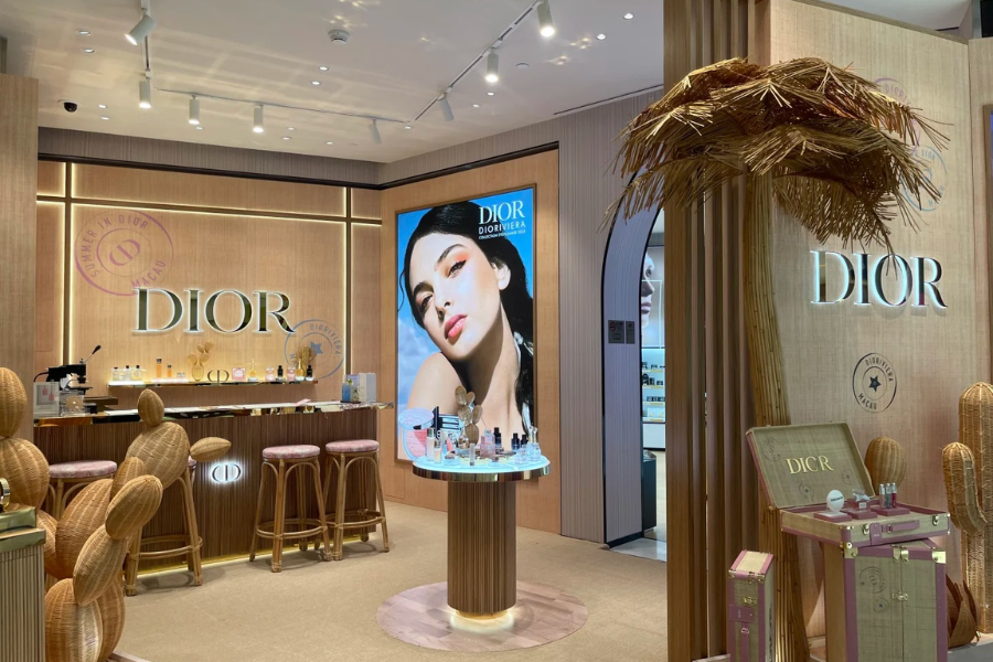 Thương hiệu Dior sử dụng giấy dán tường sợi raffia